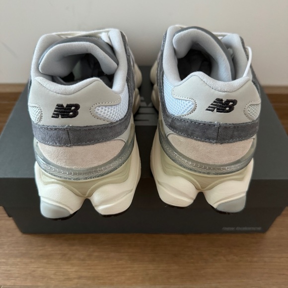New Balance 9060 Sneakers In Grey 8.5 US - Picture 6 of 6